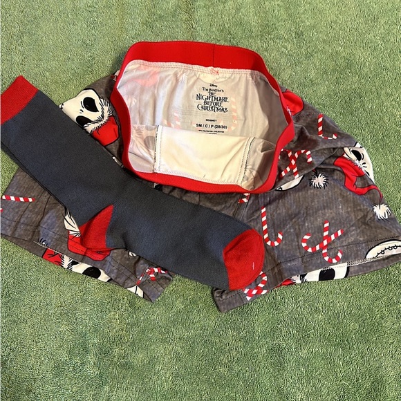 NIGHTMARE BEFORE CHRISTMAS SET,BRAND NEW, BOXERS/SHORT & MATCHING SOCKS - Picture 3 of 3